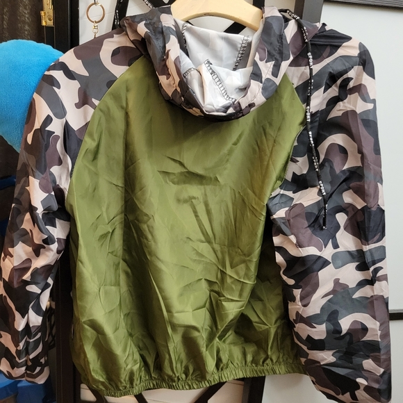 Contrast Camo Panel Drawstring Hooded Jacket - Picture 5 of 13